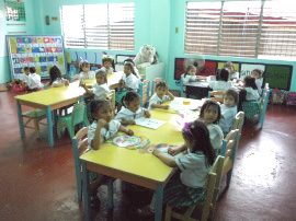 保護施設で過ごす子どもたち